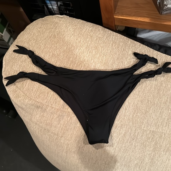 Bikini - Picture 5 of 7